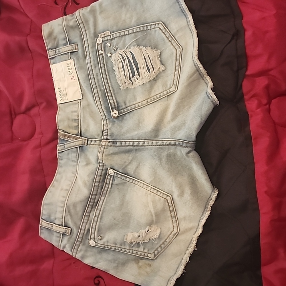 Shorts - Picture 2 of 4